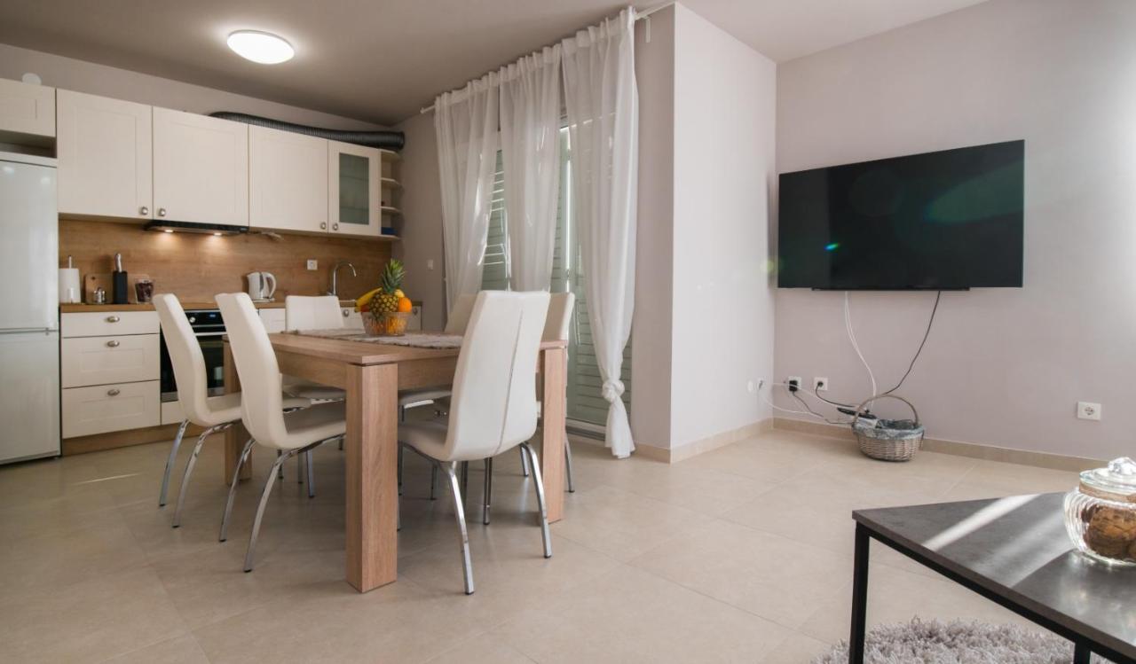 Brand New Aparment With Sea View & Swimming Pool At Ciovo - Villa Fiorentini Trogir Exteriér fotografie