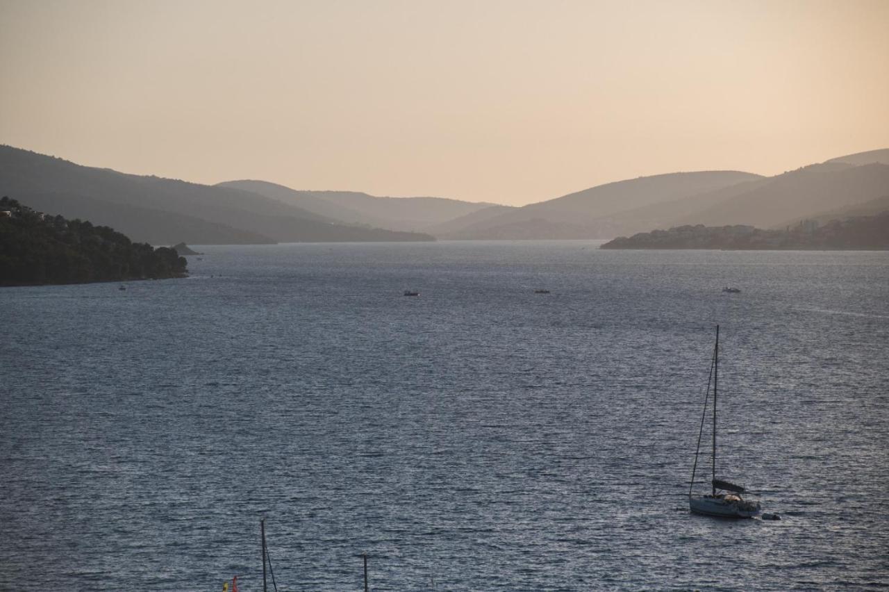 Brand New Aparment With Sea View & Swimming Pool At Ciovo - Villa Fiorentini Trogir Exteriér fotografie