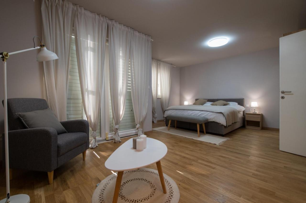 Brand New Aparment With Sea View & Swimming Pool At Ciovo - Villa Fiorentini Trogir Exteriér fotografie