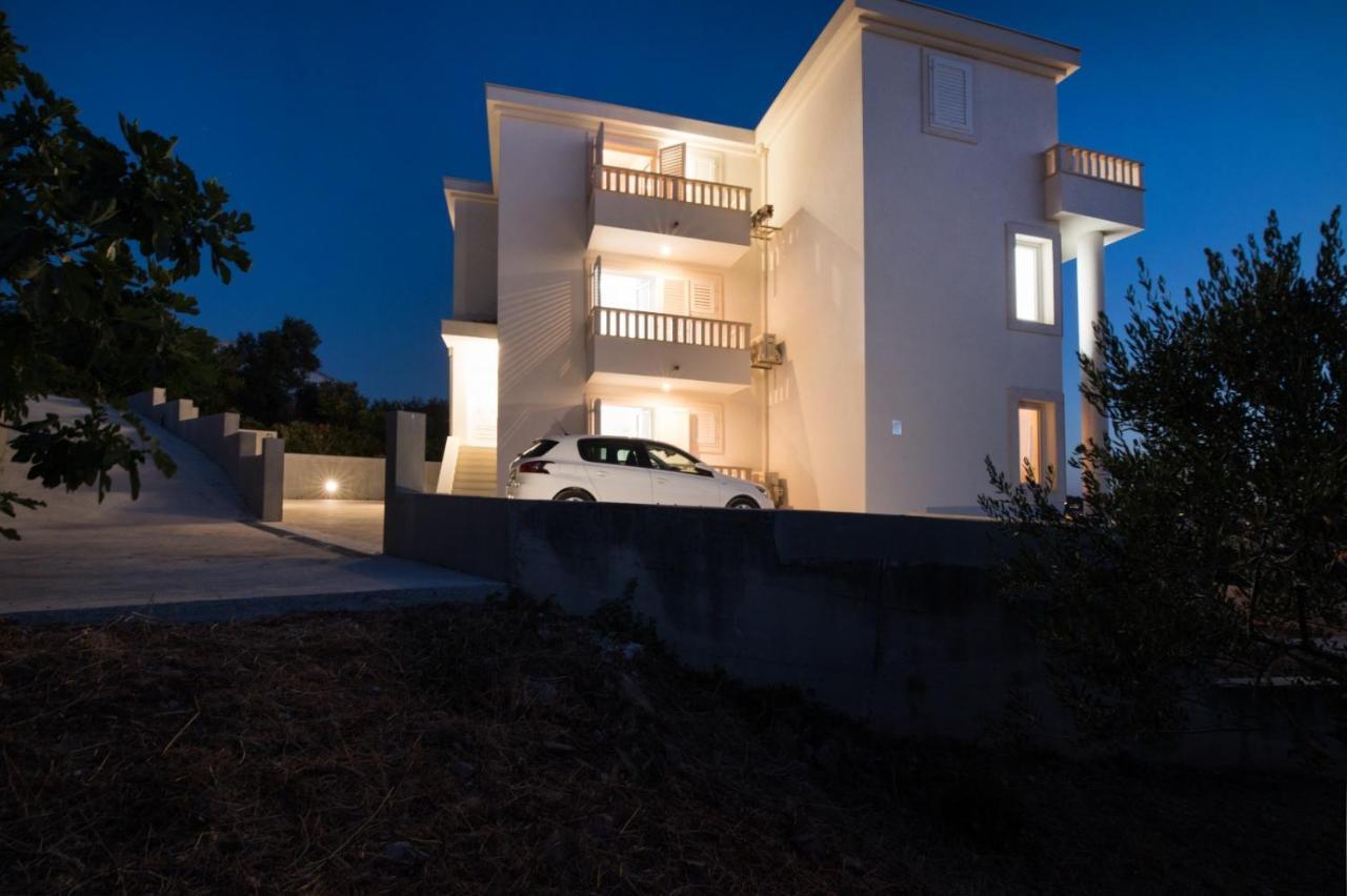 Brand New Aparment With Sea View & Swimming Pool At Ciovo - Villa Fiorentini Trogir Exteriér fotografie
